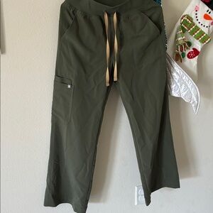 Figs Men's Cargo Pants in Olive Green